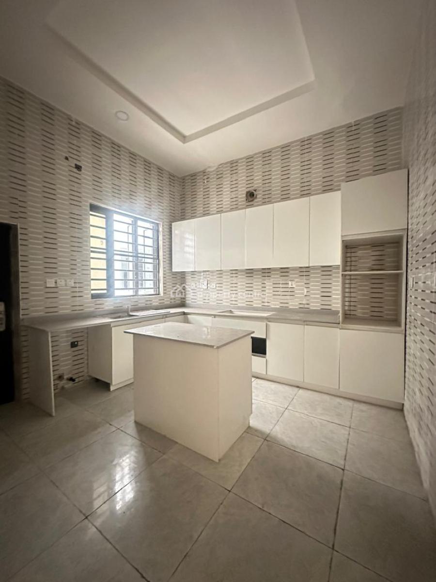 2-3 Bedroom Flat, Lekki Phase 1, Lekki, Lagos, Flat / Apartment for Sale