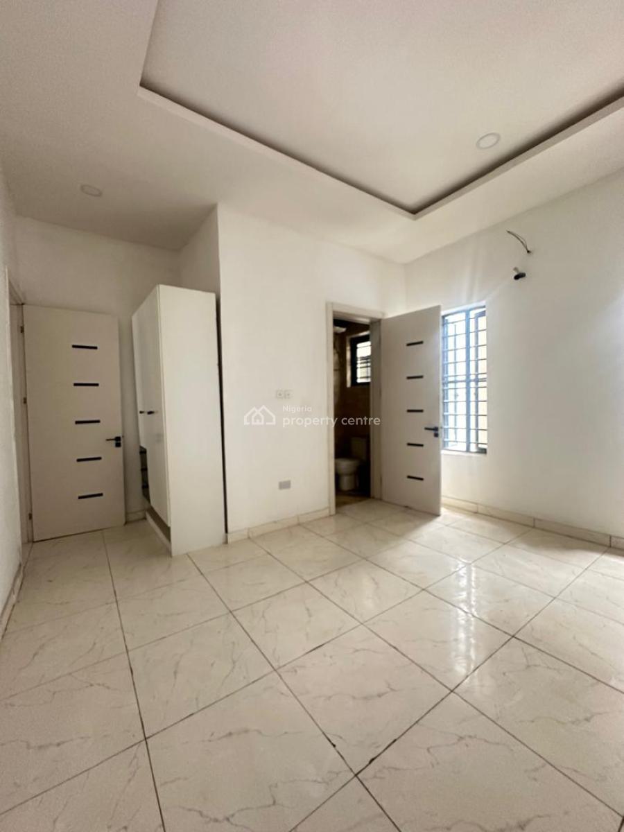 2-3 Bedroom Flat, Lekki Phase 1, Lekki, Lagos, Flat / Apartment for Sale