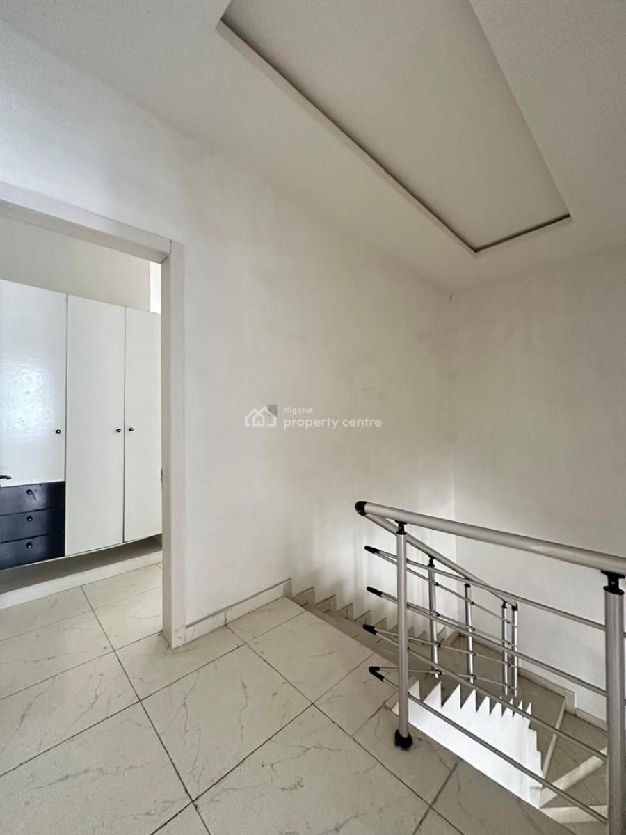 2-3 Bedroom Flat, Lekki Phase 1, Lekki, Lagos, Flat / Apartment for Sale