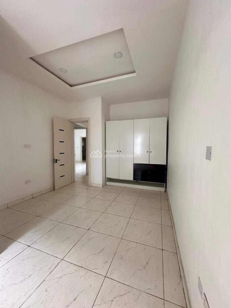 2-3 Bedroom Flat, Lekki Phase 1, Lekki, Lagos, Flat / Apartment for Sale
