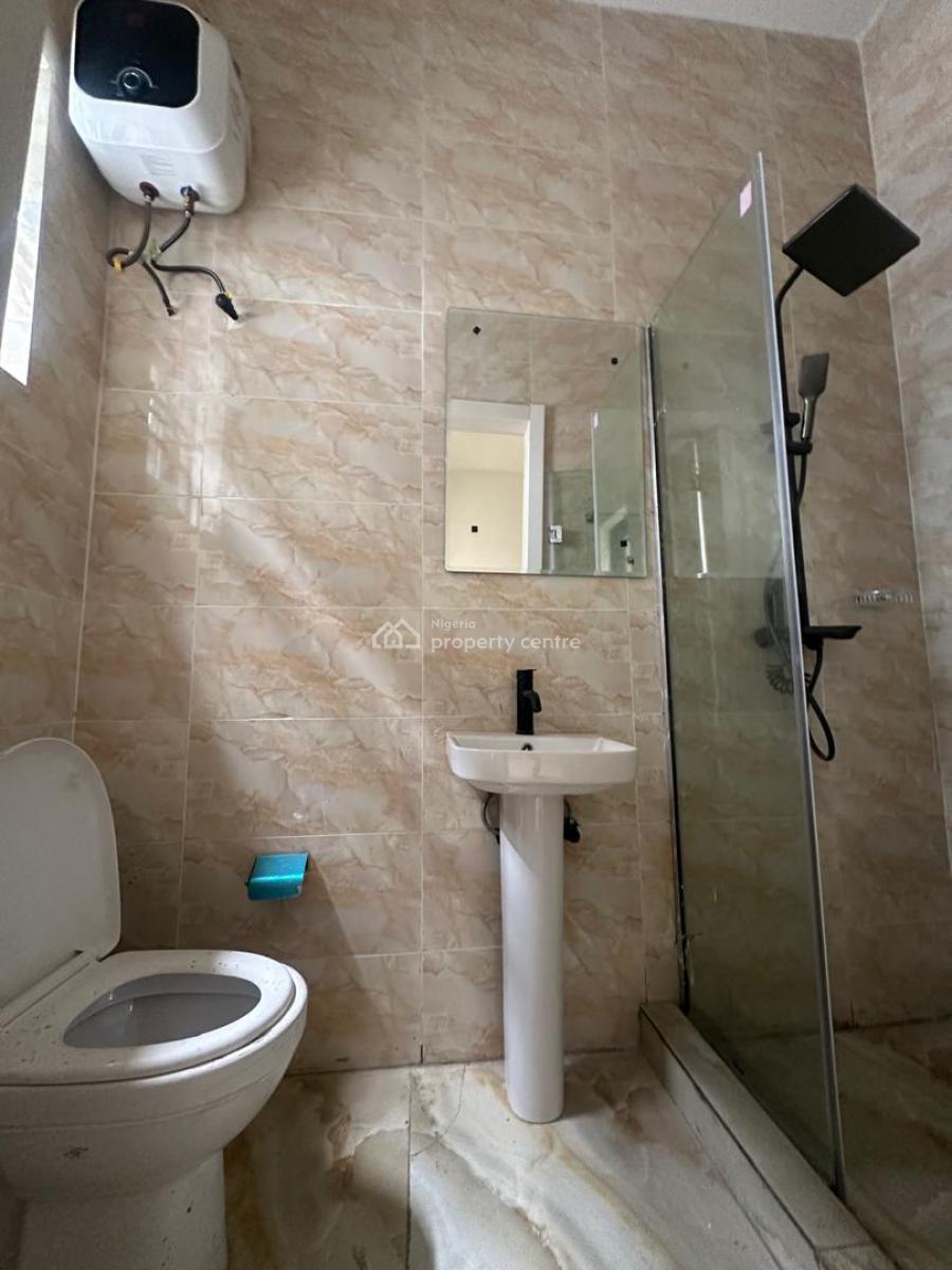 2-3 Bedroom Flat, Lekki Phase 1, Lekki, Lagos, Flat / Apartment for Sale