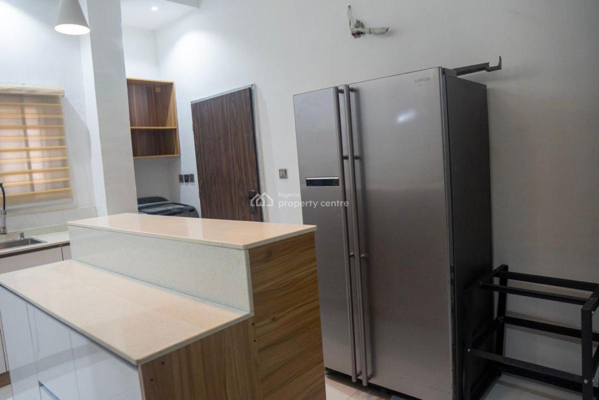 3 Bedroom Flat Wit Bq, Lekki Phase 1, Lekki, Lagos, Flat / Apartment for Rent