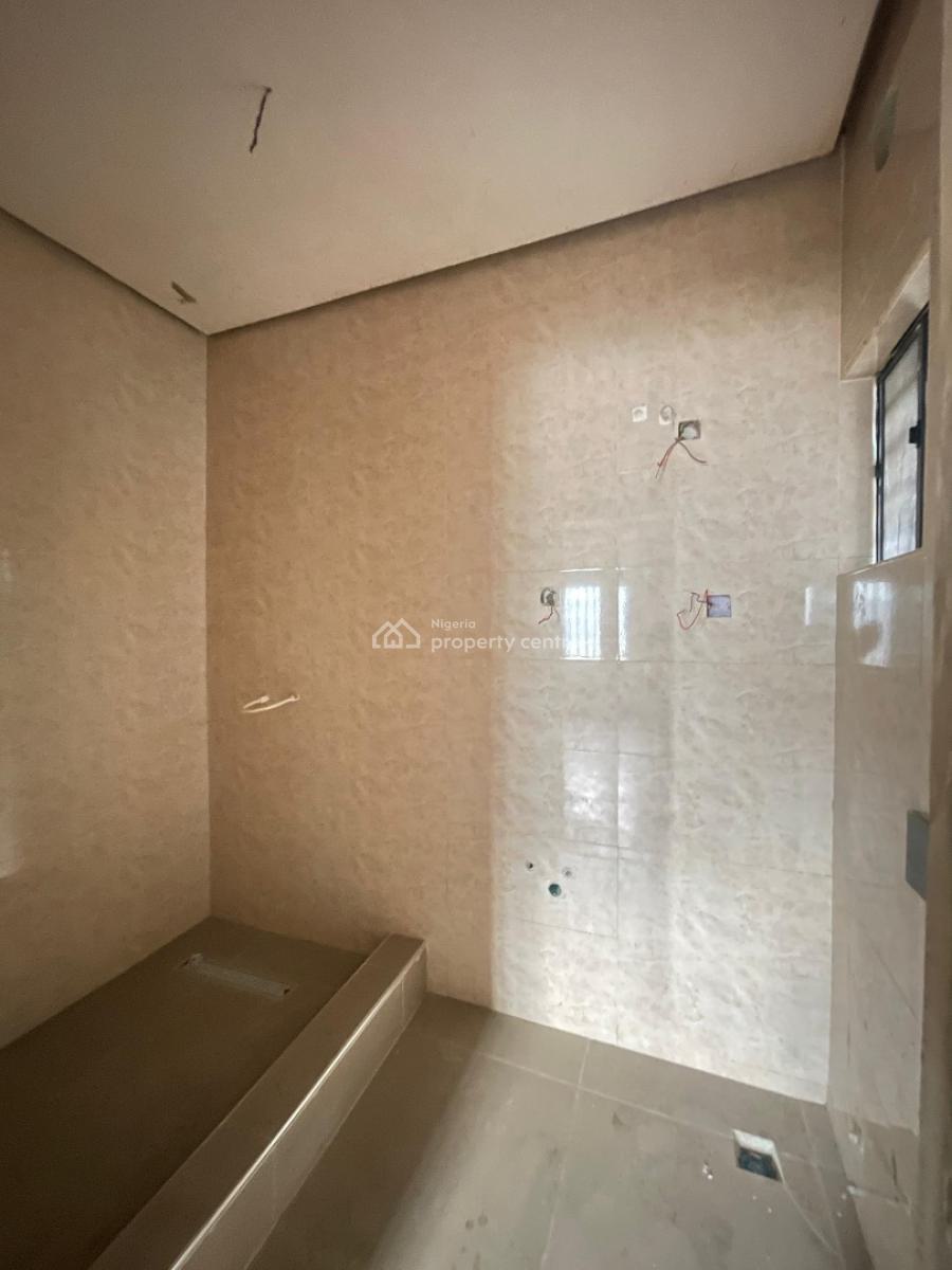 Spacious 3 Bedroom Apartment, Yaba, Lagos, Block of Flats for Sale