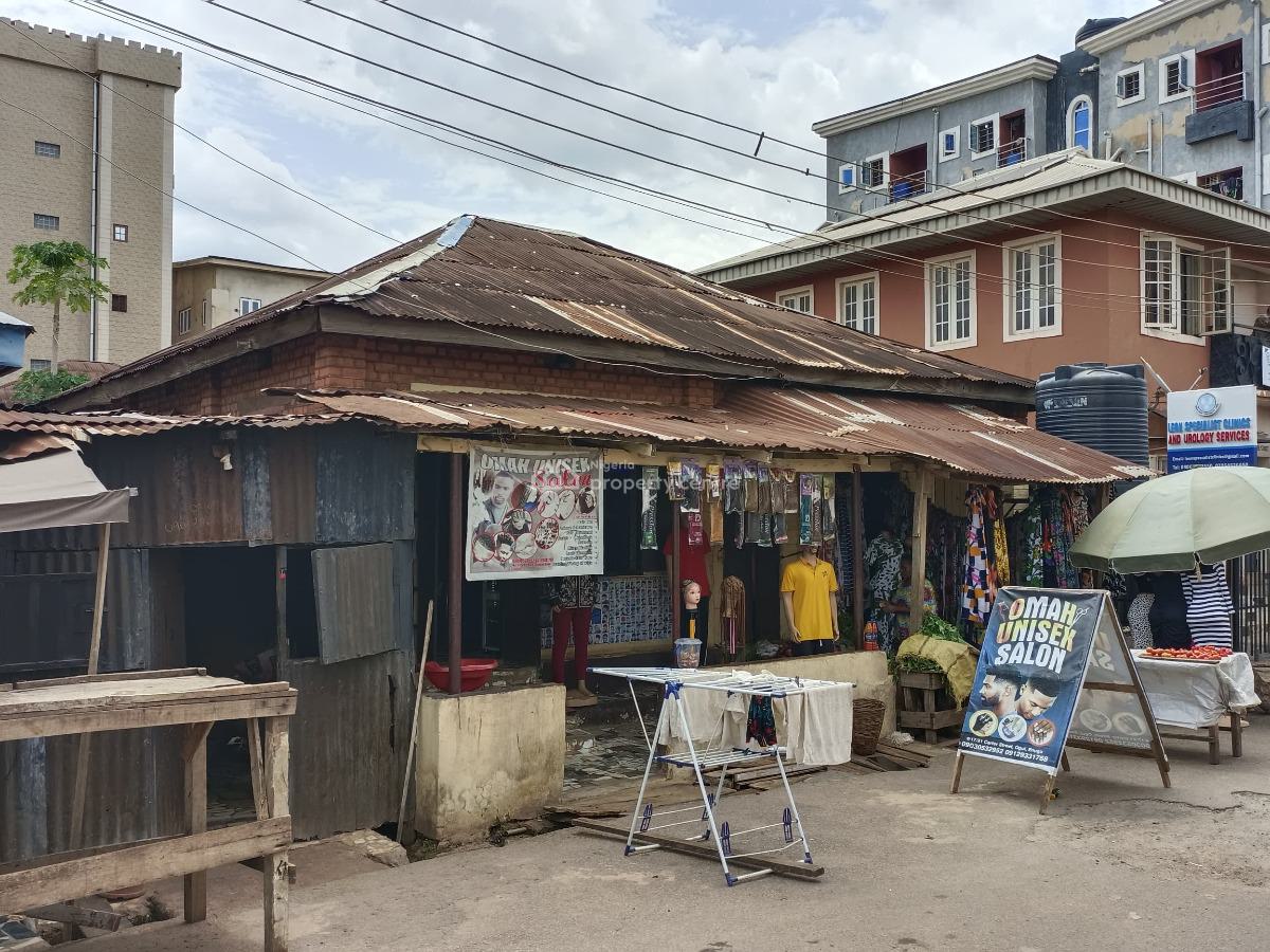 Dilapidating Bungalow Bungalow on a Strategic Location, Carter Street Off Ogui Road, Enugu, Enugu, Detached Bungalow for Sale