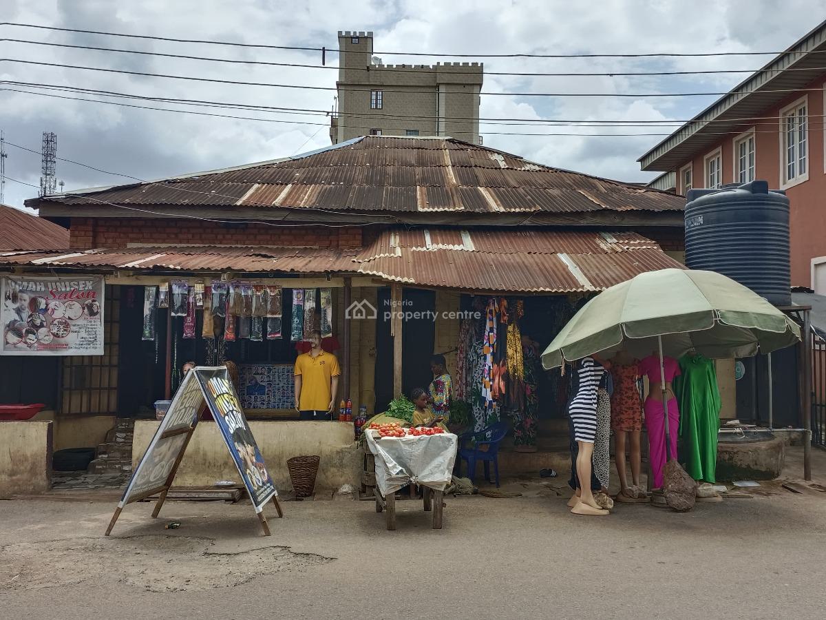 Dilapidating Bungalow Bungalow on a Strategic Location, Carter Street Off Ogui Road, Enugu, Enugu, Detached Bungalow for Sale