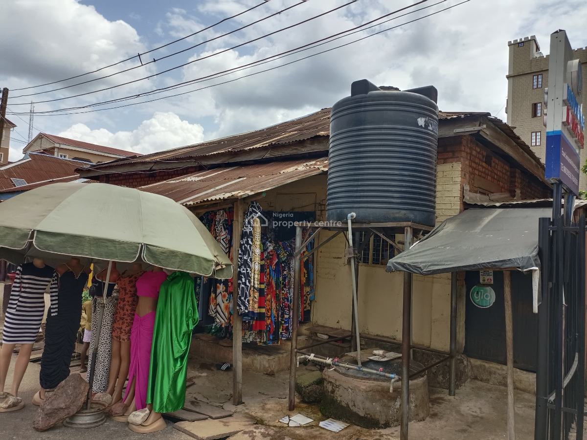 Dilapidating Bungalow Bungalow on a Strategic Location, Carter Street Off Ogui Road, Enugu, Enugu, Detached Bungalow for Sale
