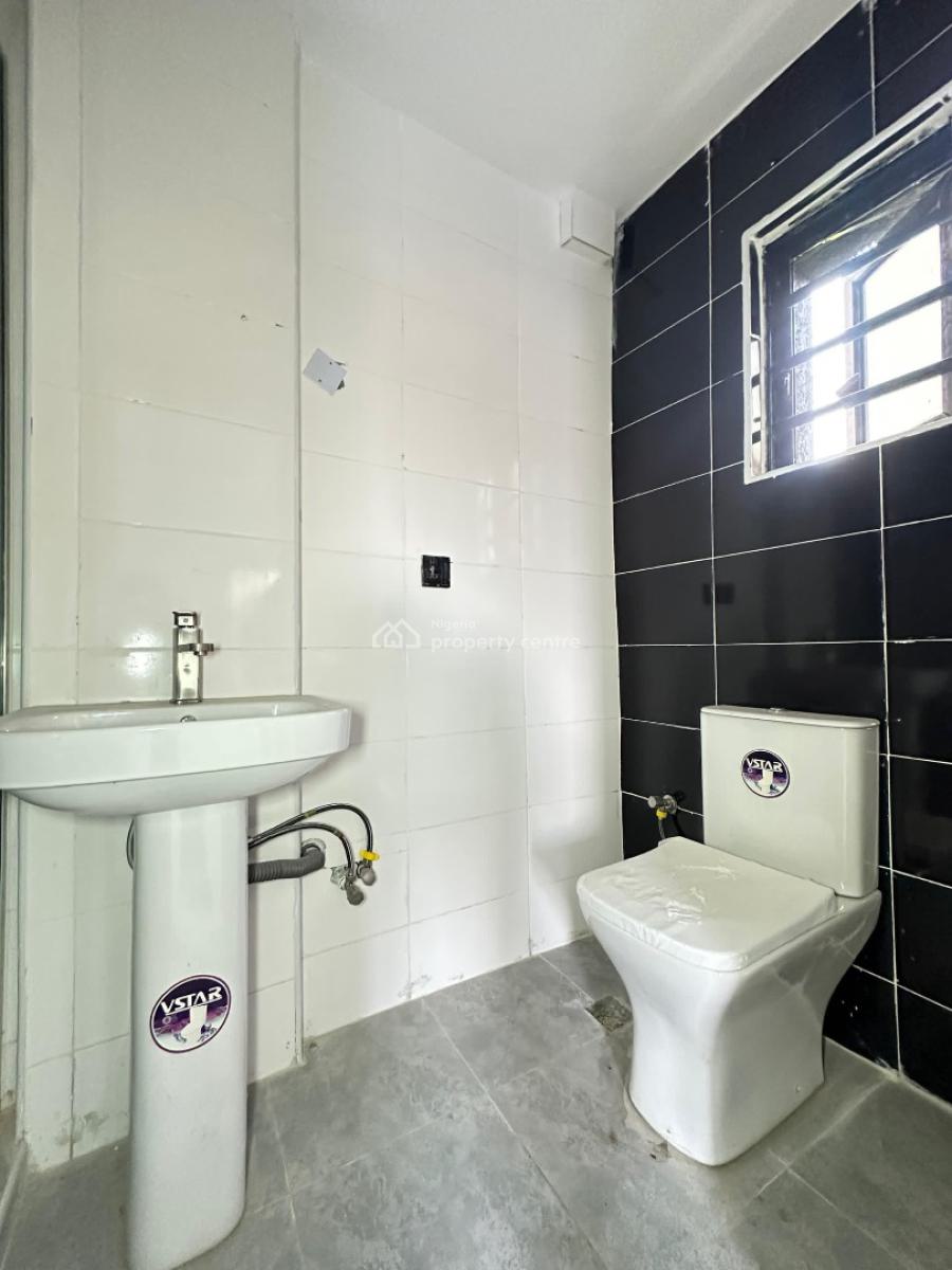 Beautiful 2 Bedroom Apartment with a Gym in a Serene Environment, Ologolo, Lekki, Lagos, Flat / Apartment for Sale