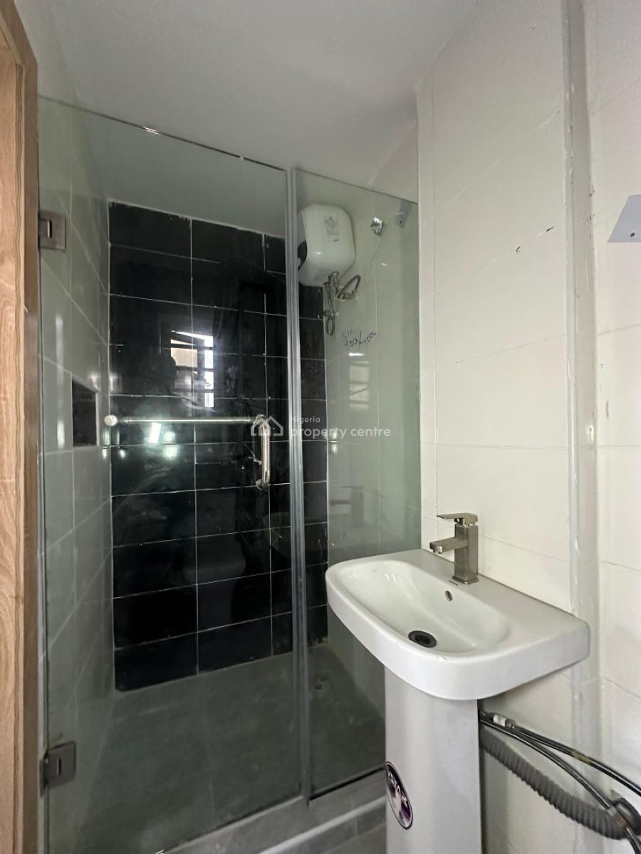 Beautiful 2 Bedroom Apartment with a Gym in a Serene Environment, Ologolo, Lekki, Lagos, Flat / Apartment for Sale