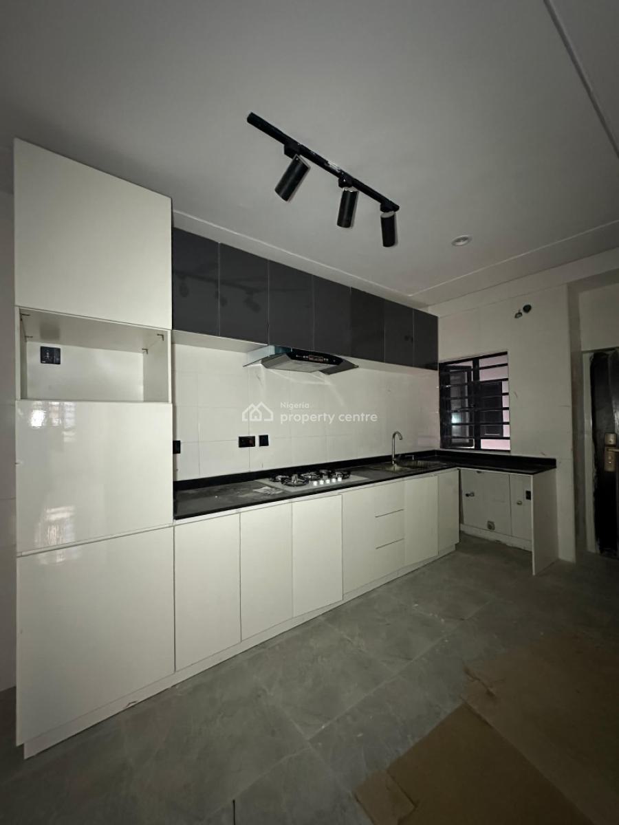Beautiful 2 Bedroom Apartment with a Gym in a Serene Environment, Ologolo, Lekki, Lagos, Flat / Apartment for Sale
