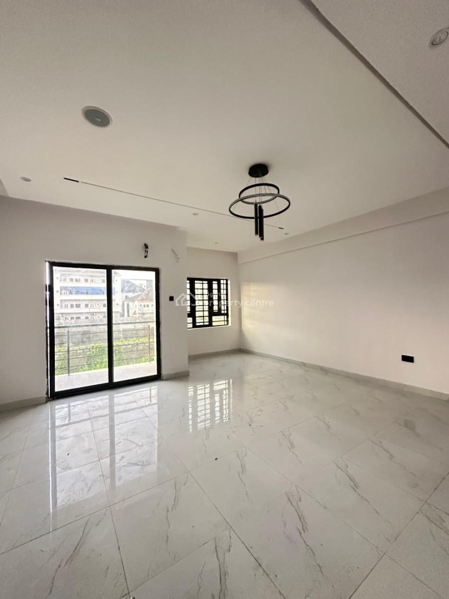 Beautiful 2 Bedroom Apartment with a Gym in a Serene Environment, Ologolo, Lekki, Lagos, Flat / Apartment for Sale
