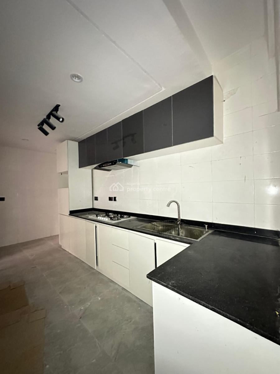 Beautiful 2 Bedroom Apartment with a Gym in a Serene Environment, Ologolo, Lekki, Lagos, Flat / Apartment for Sale