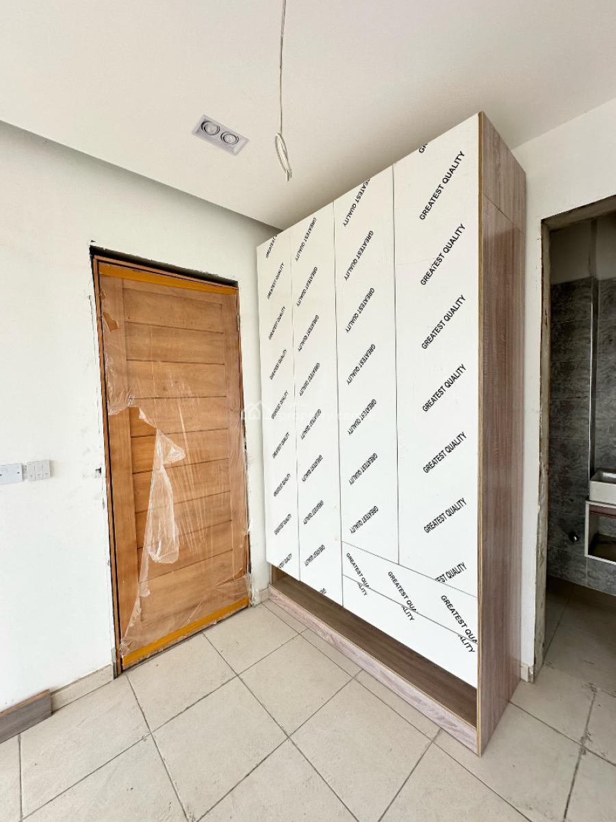 Spacious and Luxurious 2 Bedroom Apartment with a Pool and Gym, Ologolo, Lekki, Lagos, Flat / Apartment for Sale