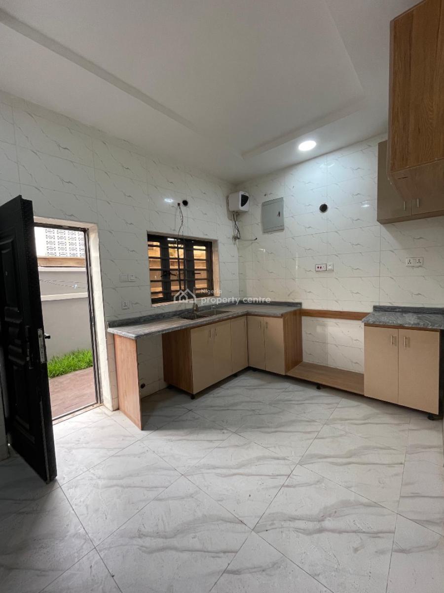 Spaciously Built 4 Bedroom Terrace Duplex with Bq, Surulere, Lagos, Terraced Duplex for Sale