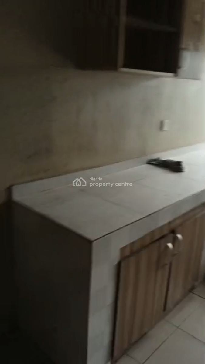 Spacious 3 Bedroom Apartment, Onigbongbo, Onigbongbo, Maryland, Lagos, Flat / Apartment for Rent