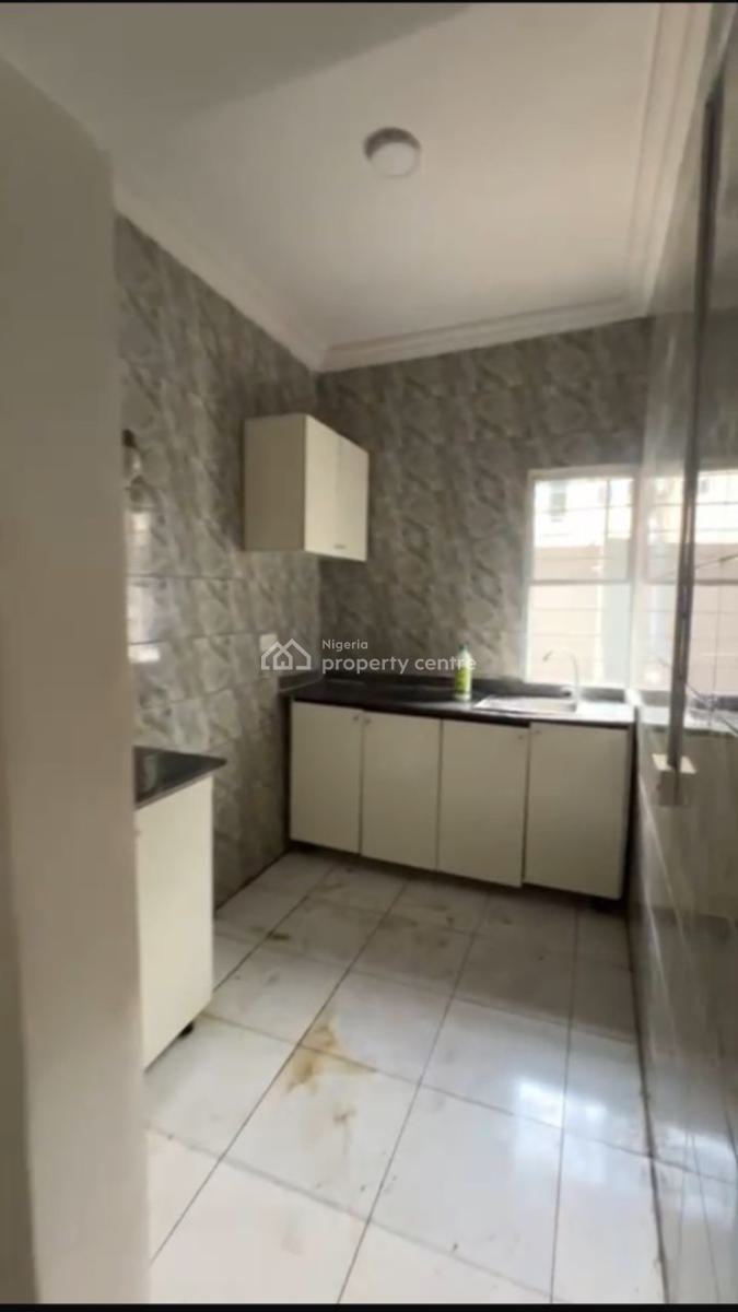 Relatively New 2 Bedroom Flat, Onigbongbo, Maryland, Lagos, House for Rent