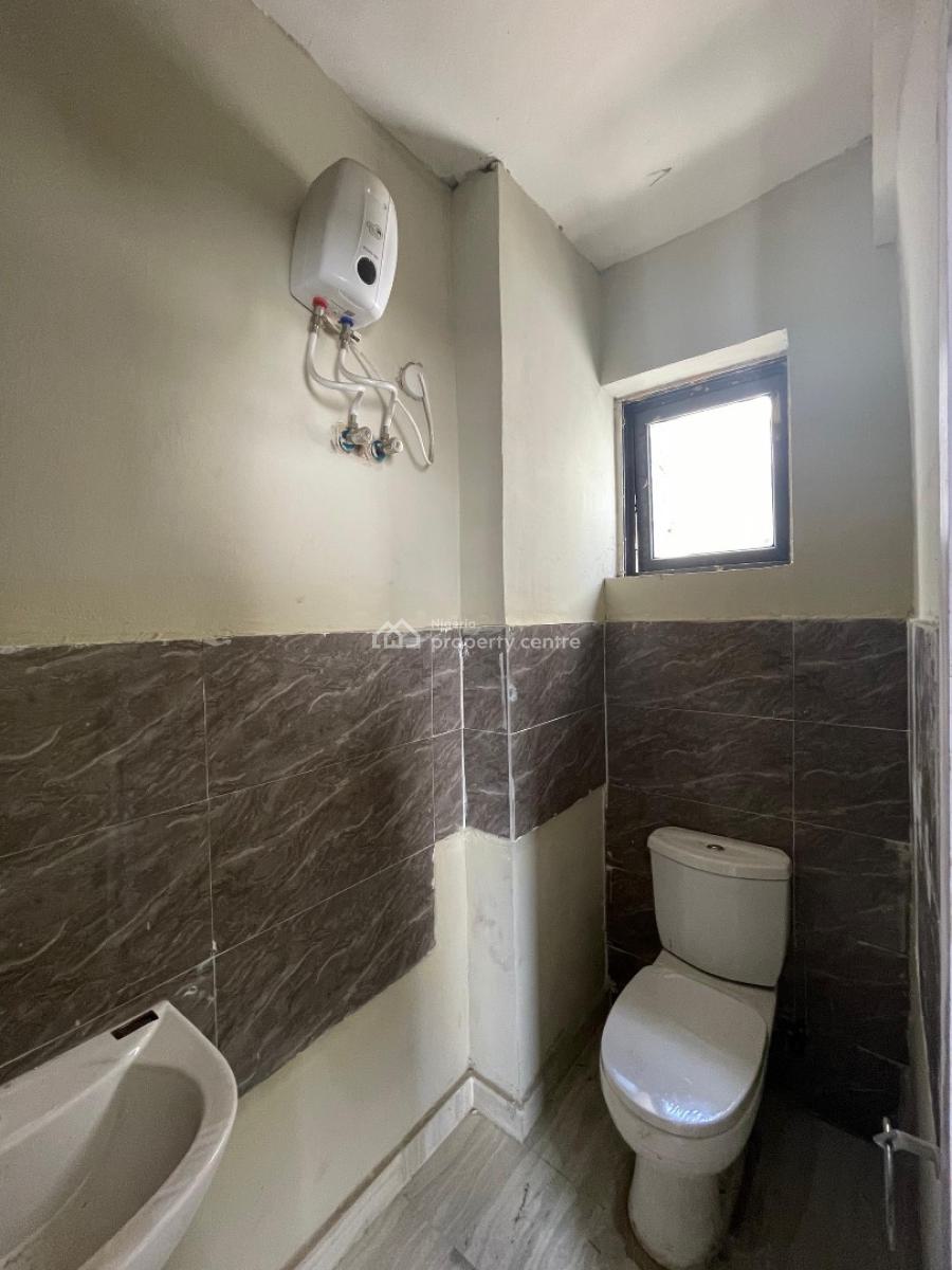 Breathtaking 3 Bedroom Apartment in a Secured Estate, Surulere, Lagos, Block of Flats for Sale