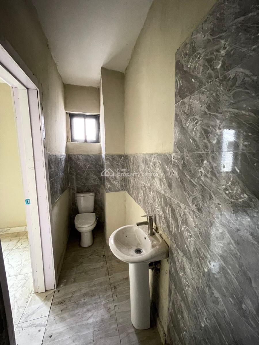 Breathtaking 3 Bedroom Apartment in a Secured Estate, Surulere, Lagos, Block of Flats for Sale