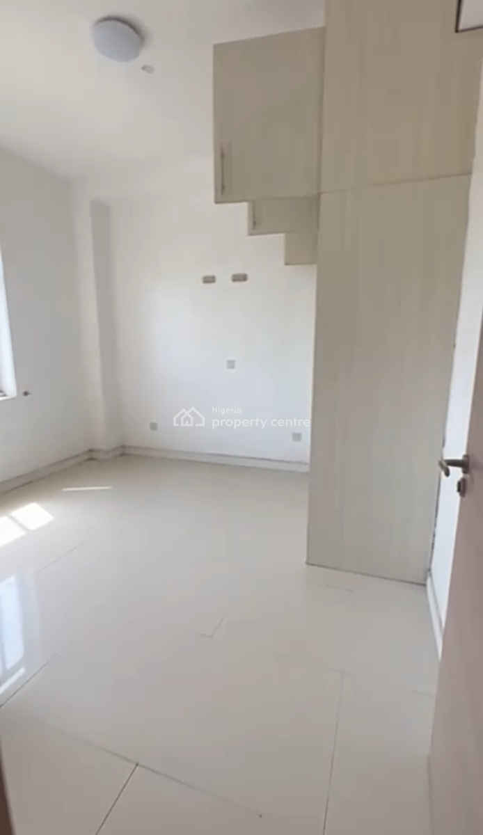 Very Clean Two Bedroom Service Flat, Dideolu Estate, Victoria Island (vi), Lagos, Flat / Apartment for Rent