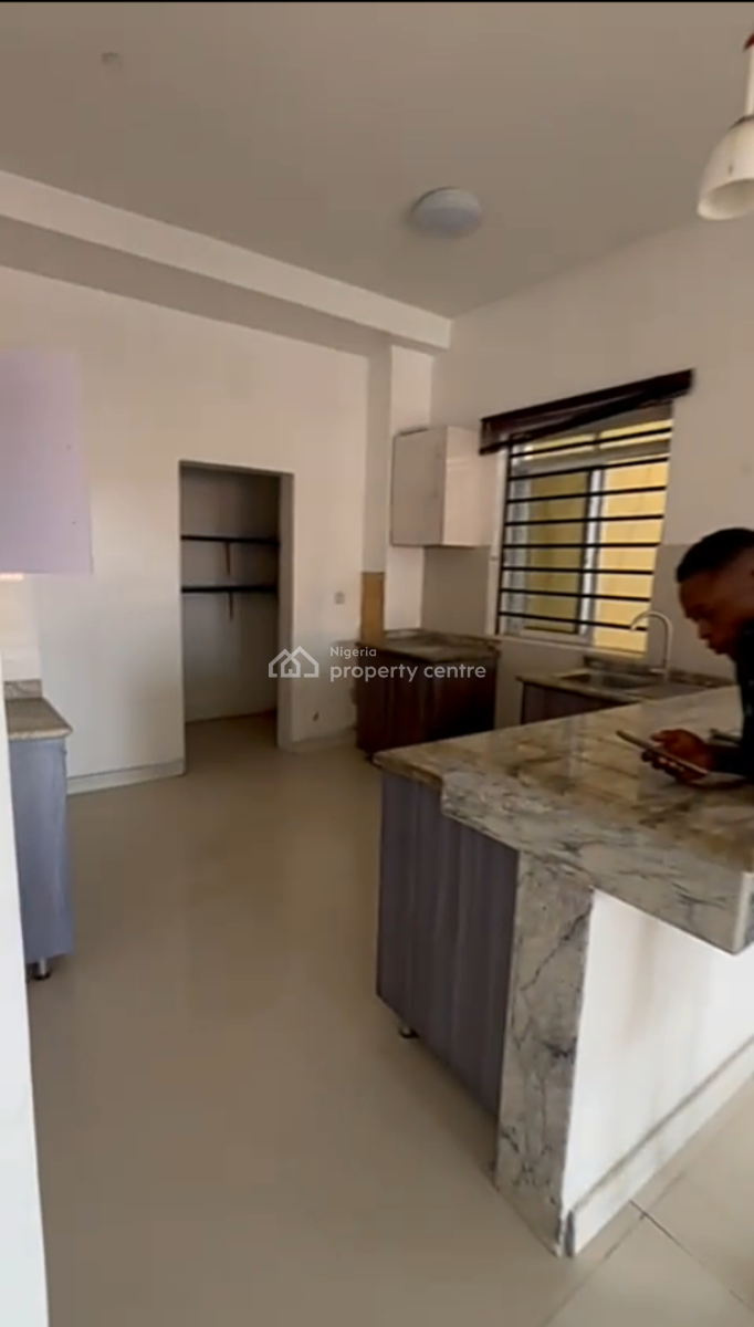 Very Clean Two Bedroom Service Flat, Dideolu Estate, Victoria Island (vi), Lagos, Flat / Apartment for Rent