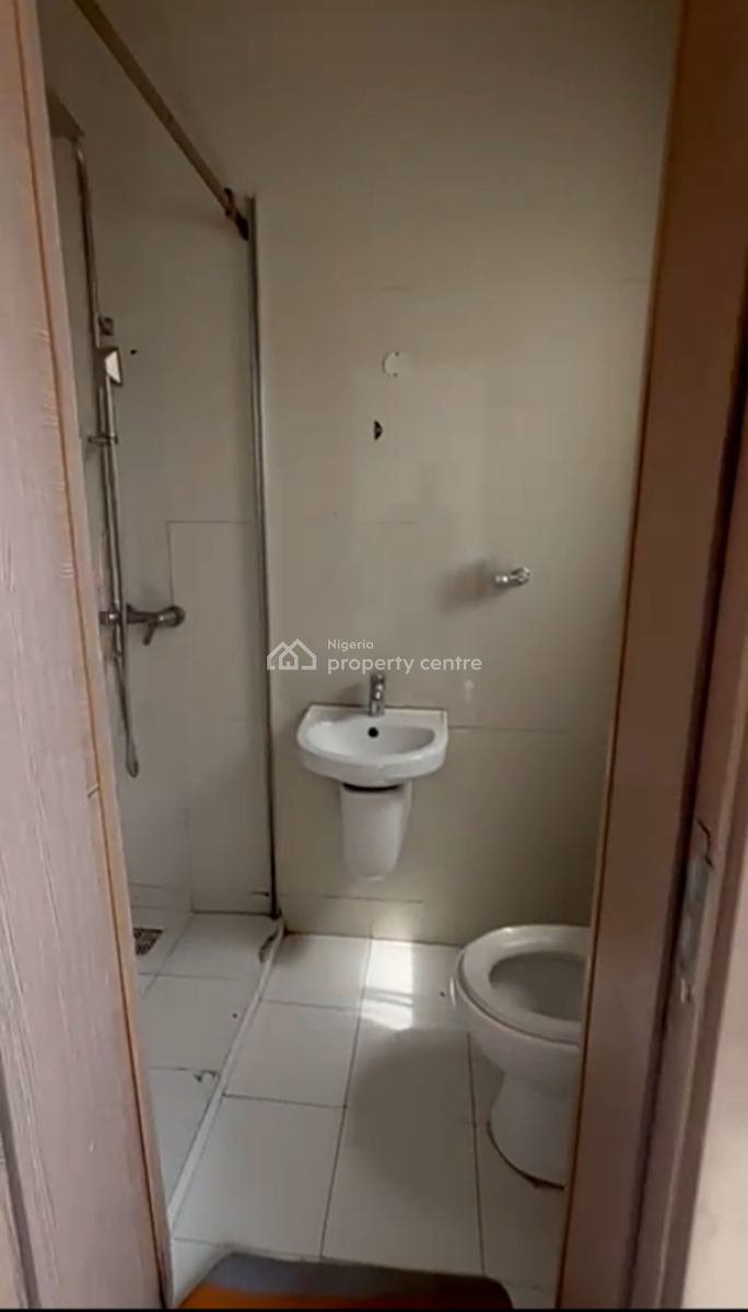 Very Clean Two Bedroom Service Flat, Dideolu Estate, Victoria Island (vi), Lagos, Flat / Apartment for Rent