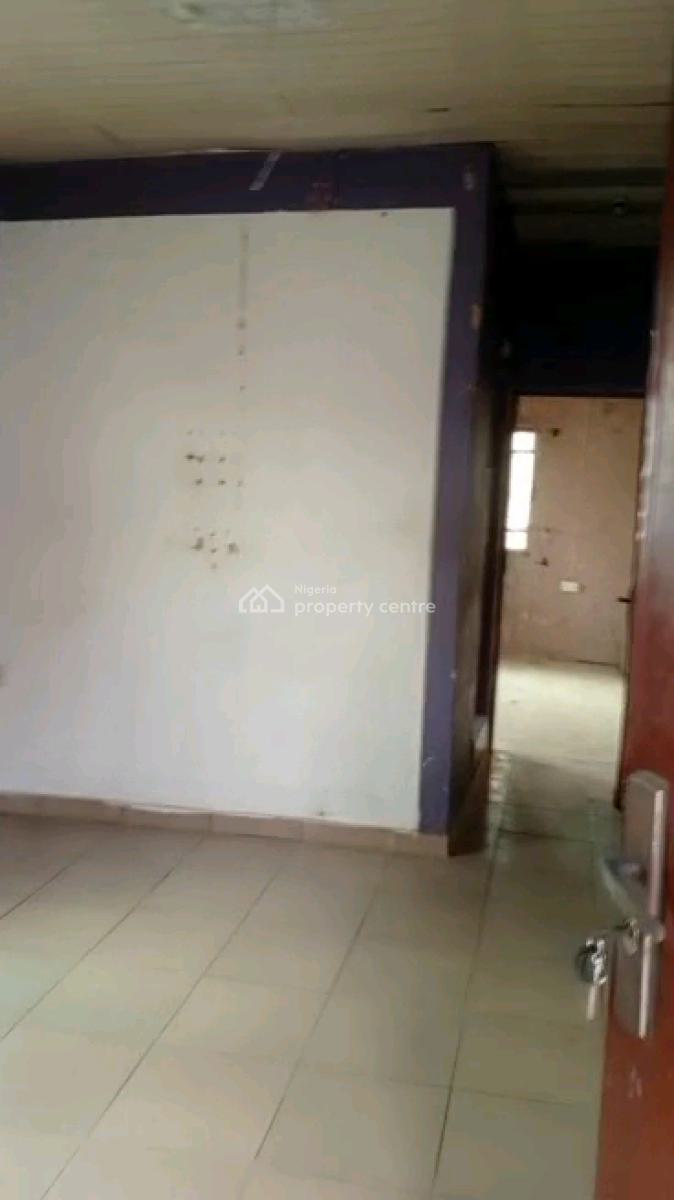 Standard N Executive  Mini Flat, Akinwumi Street, Alagomeji, Yaba, Lagos, Mini Flat (room and Parlour) for Rent