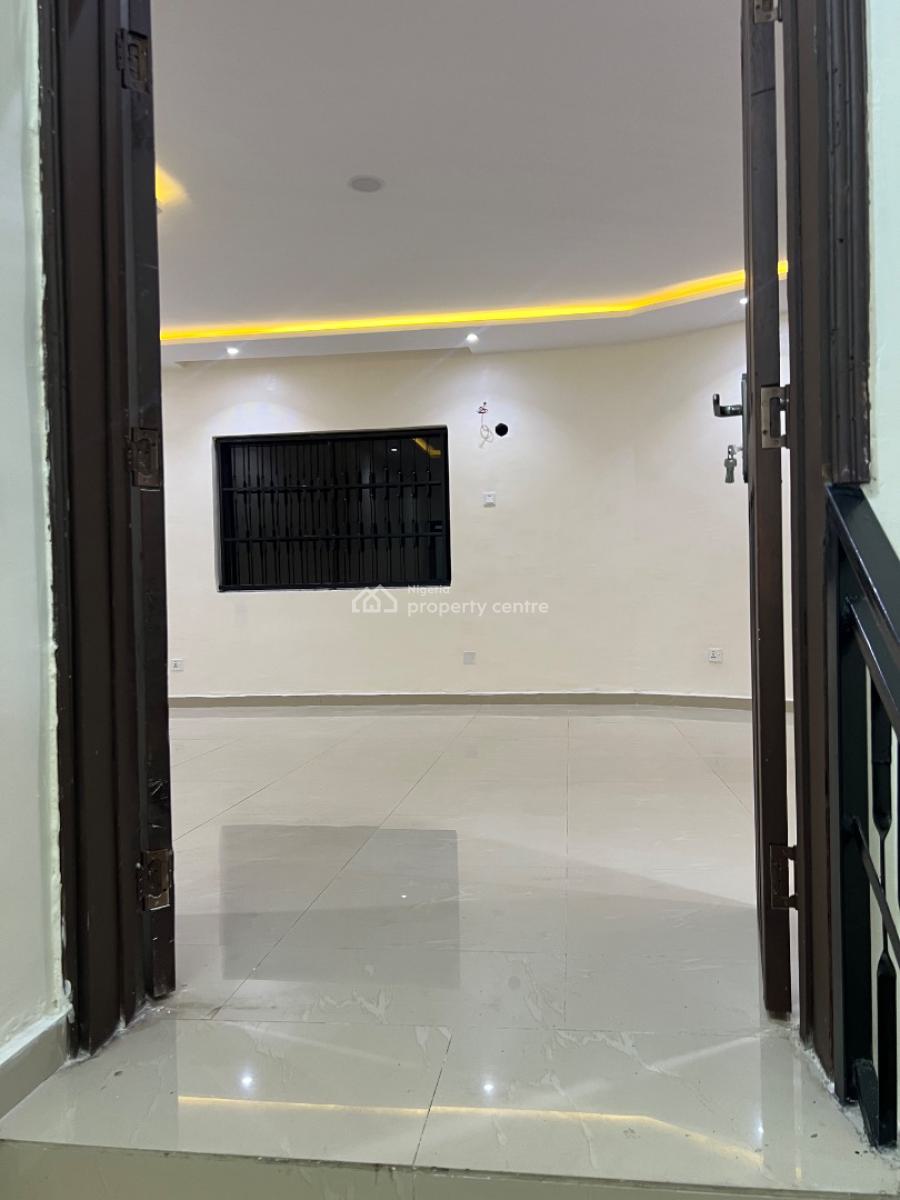 3 Bedroom Duplex with 2 Bq, Off Joel Ogunaike Road, Ikeja Gra, Ikeja, Lagos, Semi-detached Duplex for Rent