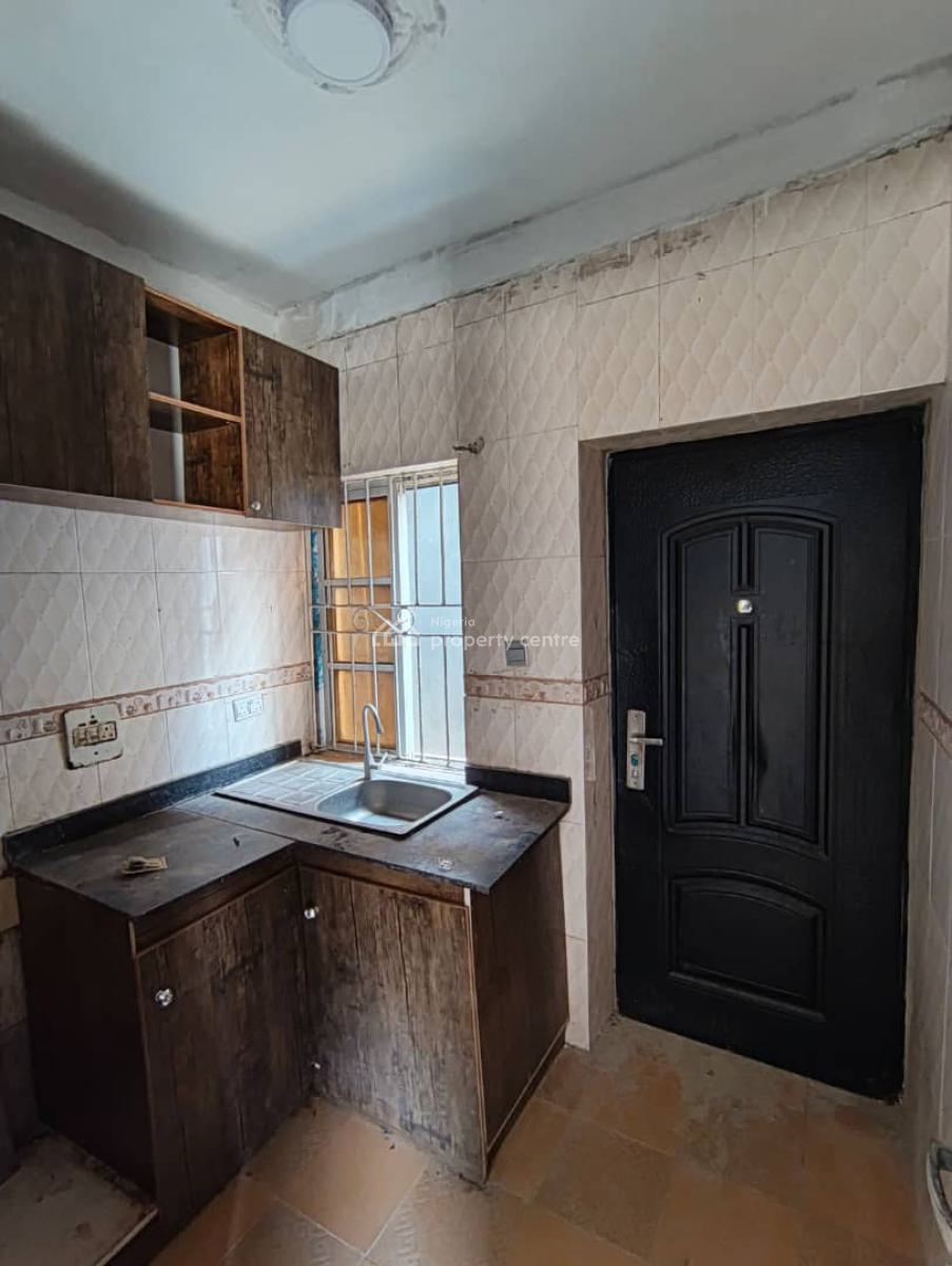 Well Maintained 2 Bedroom Apartment Available, Ologolo, Lekki, Lagos, Flat / Apartment for Rent
