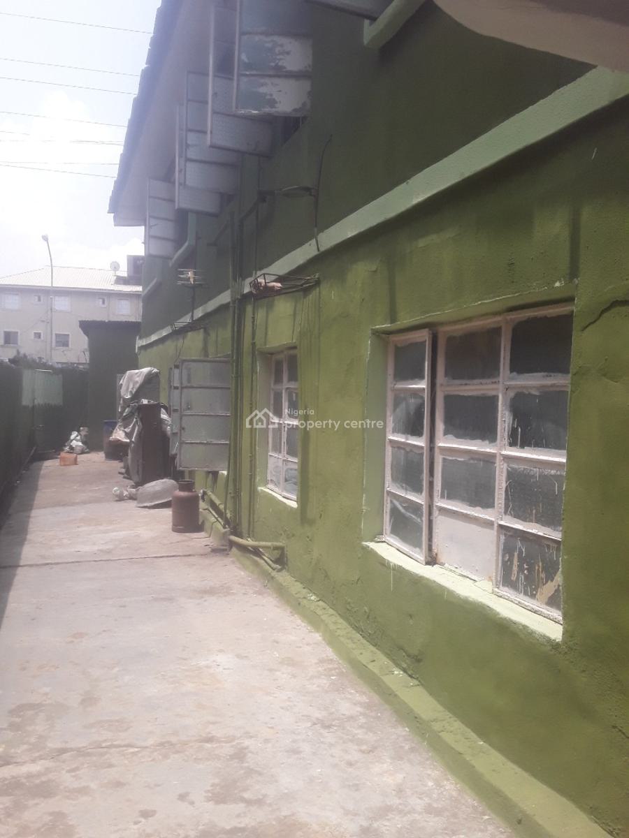 Spacious 3 Bedroomflat at Obadiah Bariga, Obadiah Bariga, Shomolu, Lagos, Flat / Apartment for Rent