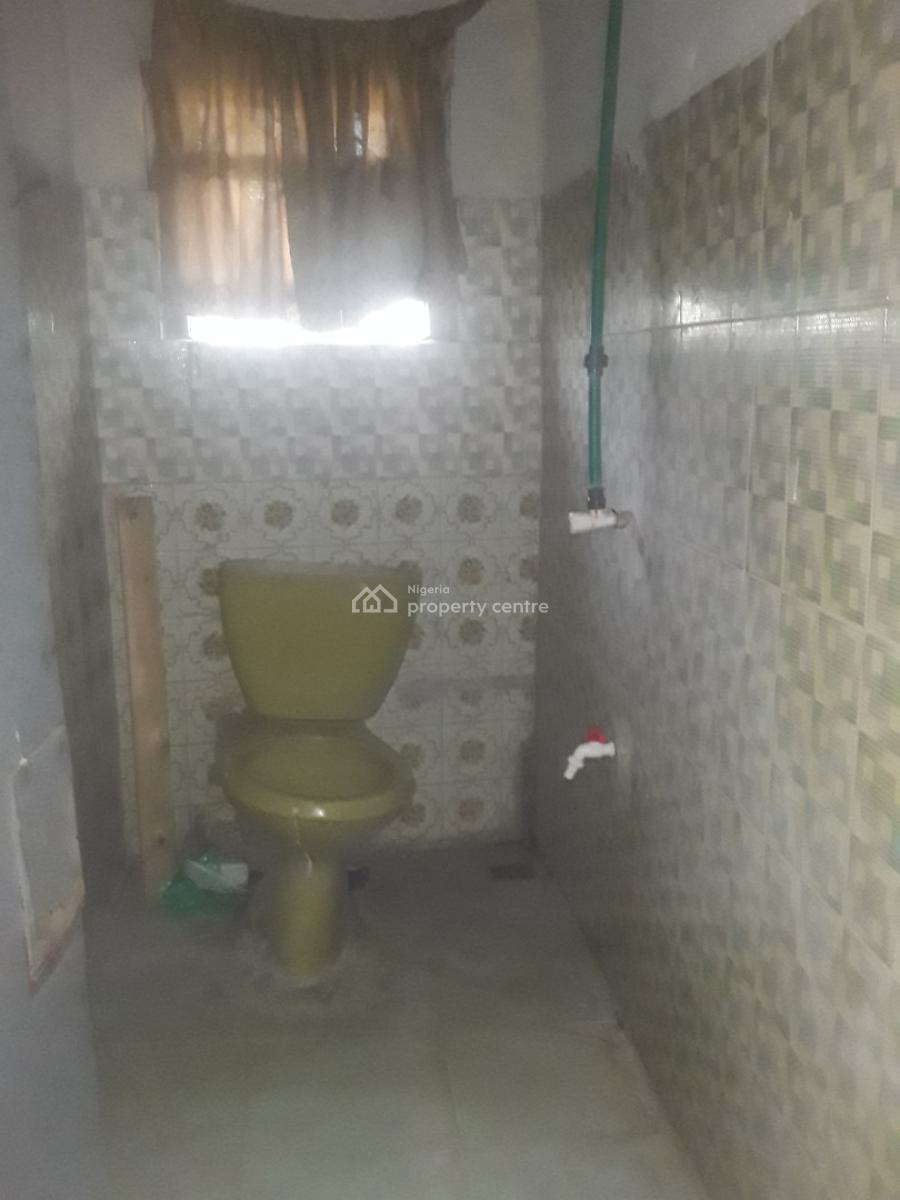 Spacious 3 Bedroomflat at Obadiah Bariga, Obadiah Bariga, Shomolu, Lagos, Flat / Apartment for Rent