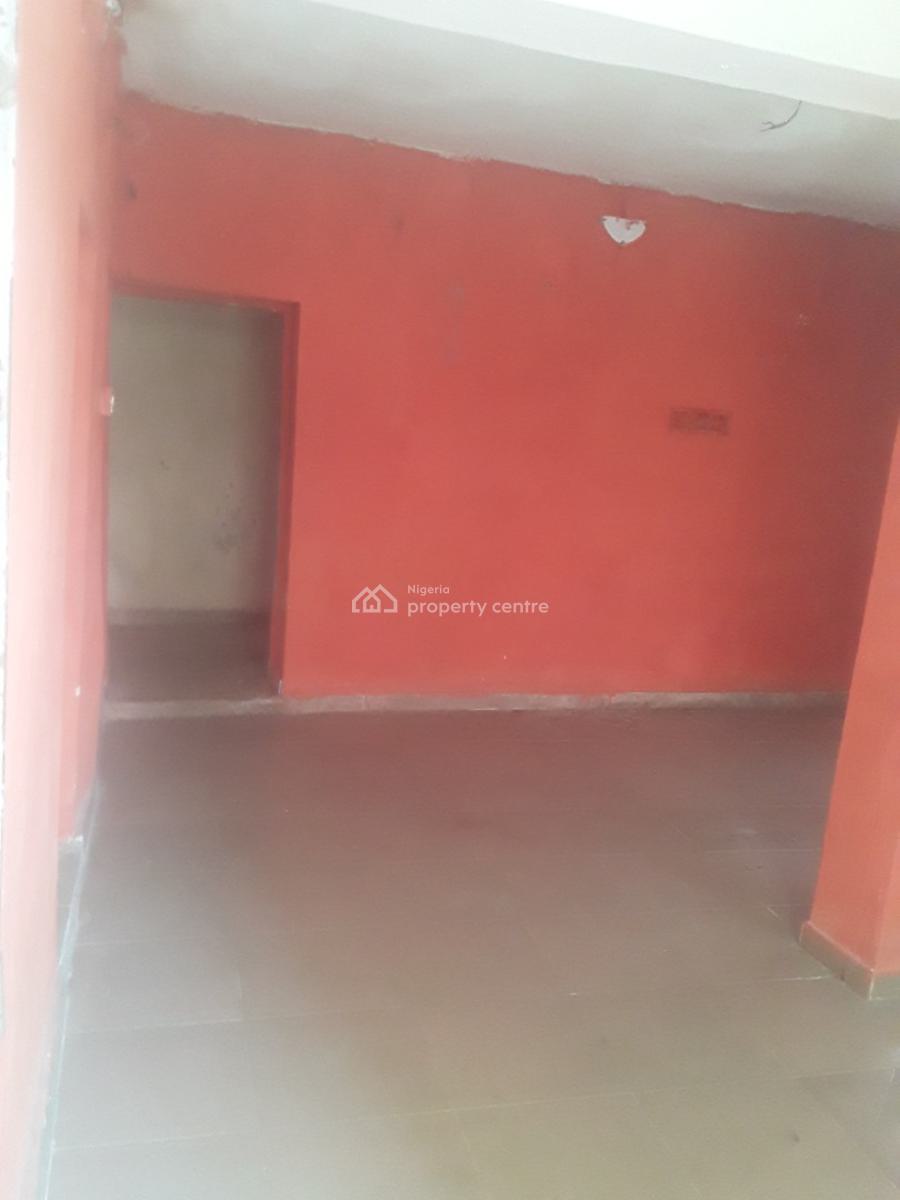 Spacious 3 Bedroomflat at Obadiah Bariga, Obadiah Bariga, Shomolu, Lagos, Flat / Apartment for Rent