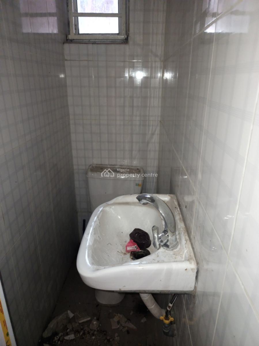 Renovated Clean 3 Bedroom Apartment, Off Mobil Road Ilaje, Ilaje, Ajah, Lagos, Flat / Apartment for Rent
