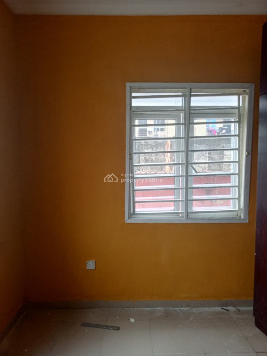 Renovated Clean 3 Bedroom Apartment, Off Mobil Road Ilaje, Ilaje, Ajah, Lagos, Flat / Apartment for Rent