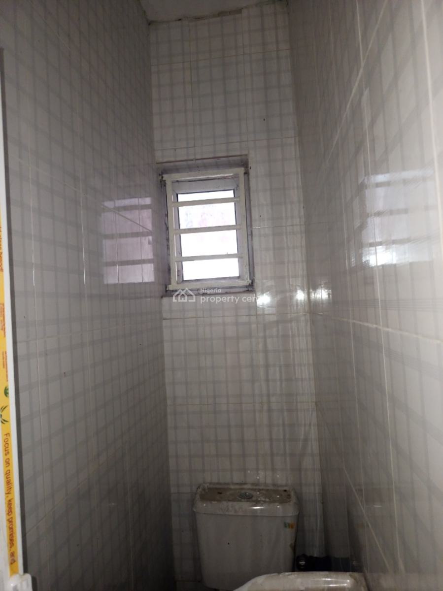 Renovated Clean 3 Bedroom Apartment, Off Mobil Road Ilaje, Ilaje, Ajah, Lagos, Flat / Apartment for Rent