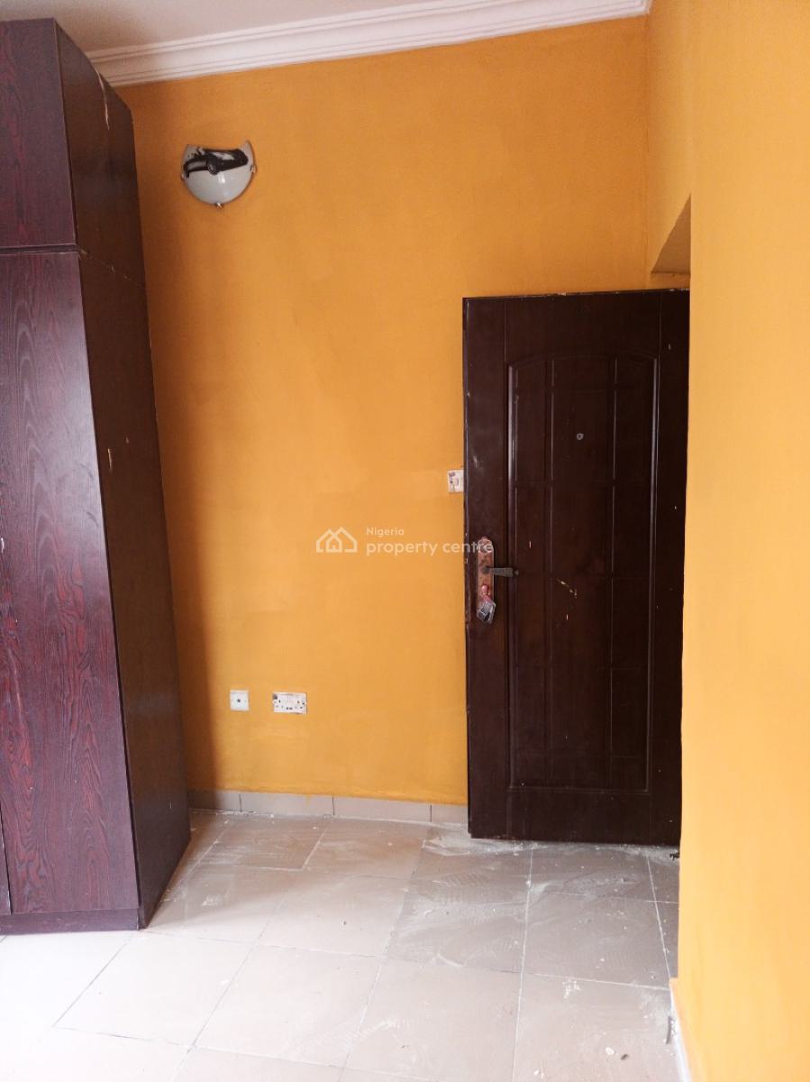 Renovated Clean 3 Bedroom Apartment, Off Mobil Road Ilaje, Ilaje, Ajah, Lagos, Flat / Apartment for Rent