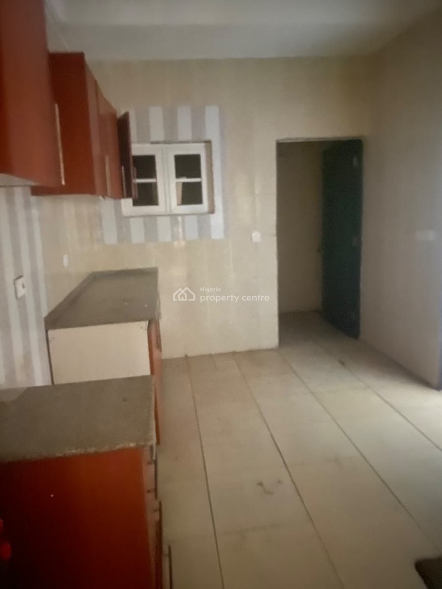 Nice 3 Bedroom Flat with 1 Bq in a Gated & Secured Compound, Wuye, Wuye, Abuja, Flat / Apartment for Rent