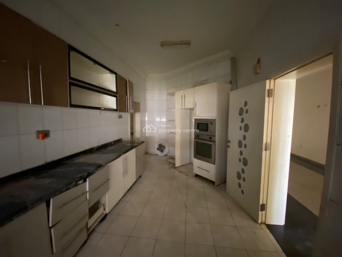 Spacious 3 Bedroom Flat, Beside Nugget Hotel, Utako, Abuja, Flat / Apartment for Rent