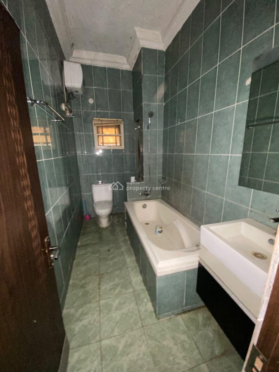 Spacious 3 Bedroom Flat, Beside Nugget Hotel, Utako, Abuja, Flat / Apartment for Rent