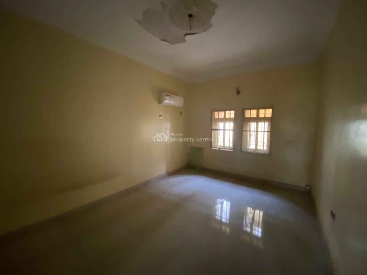 Spacious 3 Bedroom Flat, Beside Nugget Hotel, Utako, Abuja, Flat / Apartment for Rent