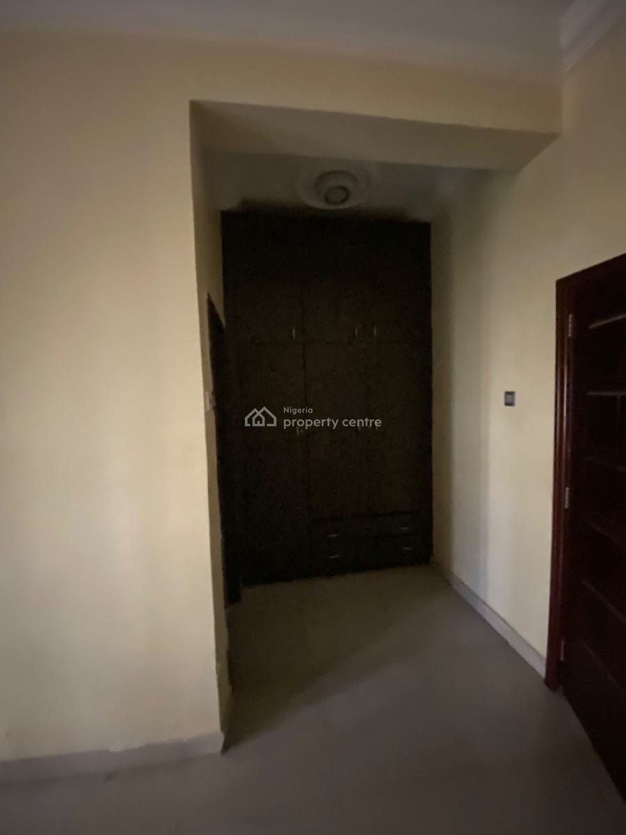 Spacious 3 Bedroom Flat, Beside Nugget Hotel, Utako, Abuja, Flat / Apartment for Rent