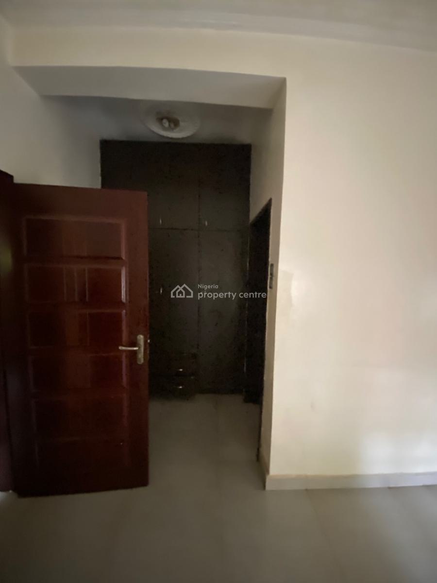 Spacious 3 Bedroom Flat, Beside Nugget Hotel, Utako, Abuja, Flat / Apartment for Rent