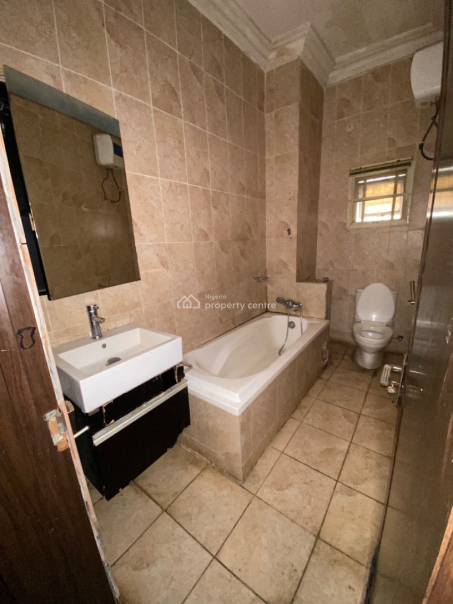 Spacious 3 Bedroom Flat, Beside Nugget Hotel, Utako, Abuja, Flat / Apartment for Rent