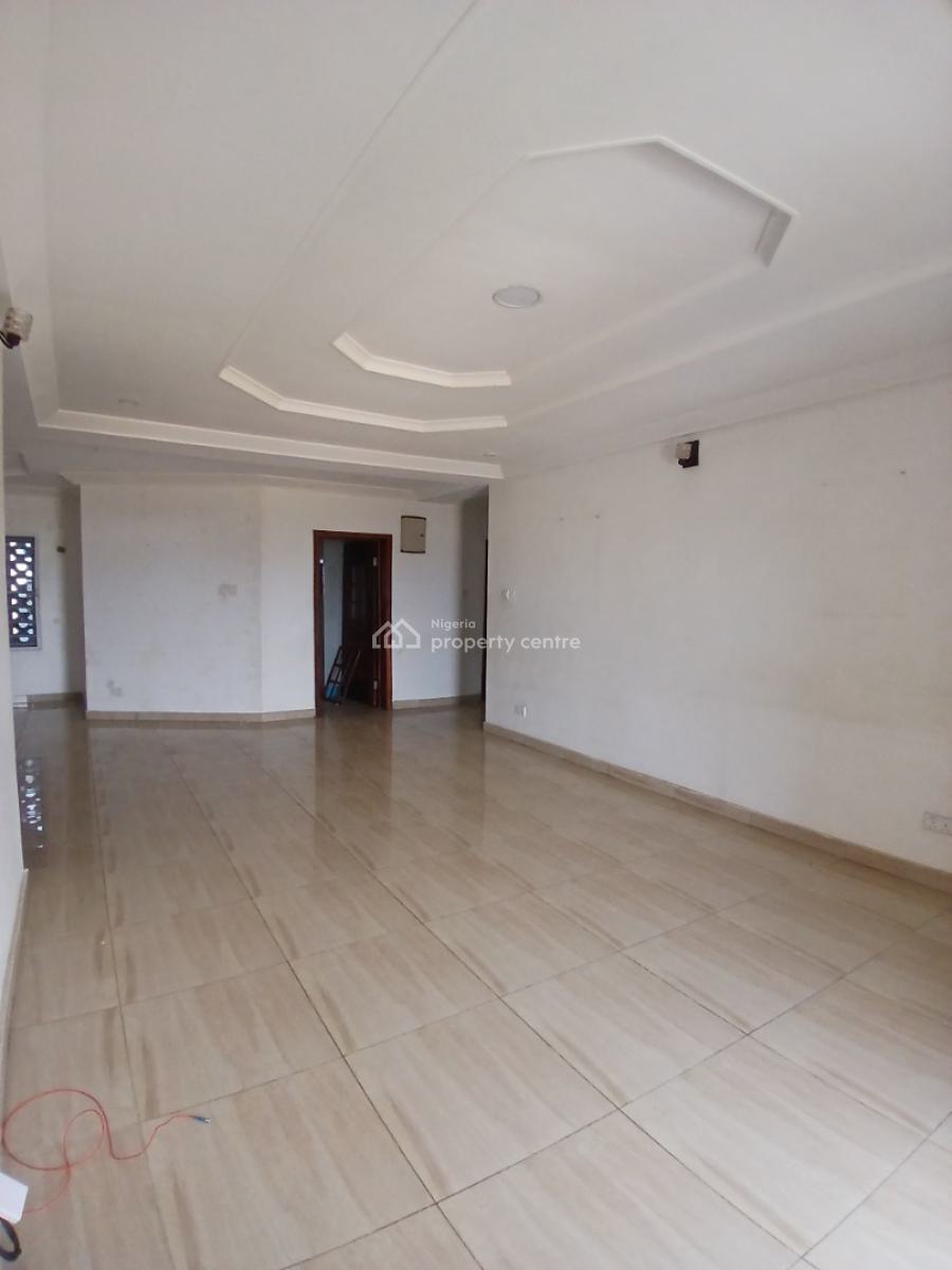 Well Maintained 3bedroom Flat Upstairs Apartment, Off Spg Road, Ologolo, Ologolo, Lekki, Lagos, Flat / Apartment for Rent