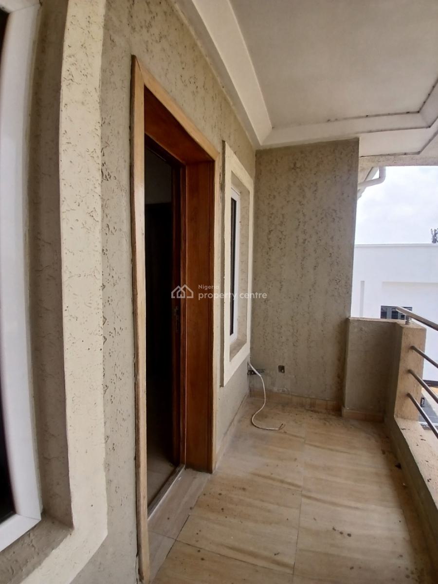 Well Maintained 3bedroom Flat Upstairs Apartment, Off Spg Road, Ologolo, Ologolo, Lekki, Lagos, Flat / Apartment for Rent