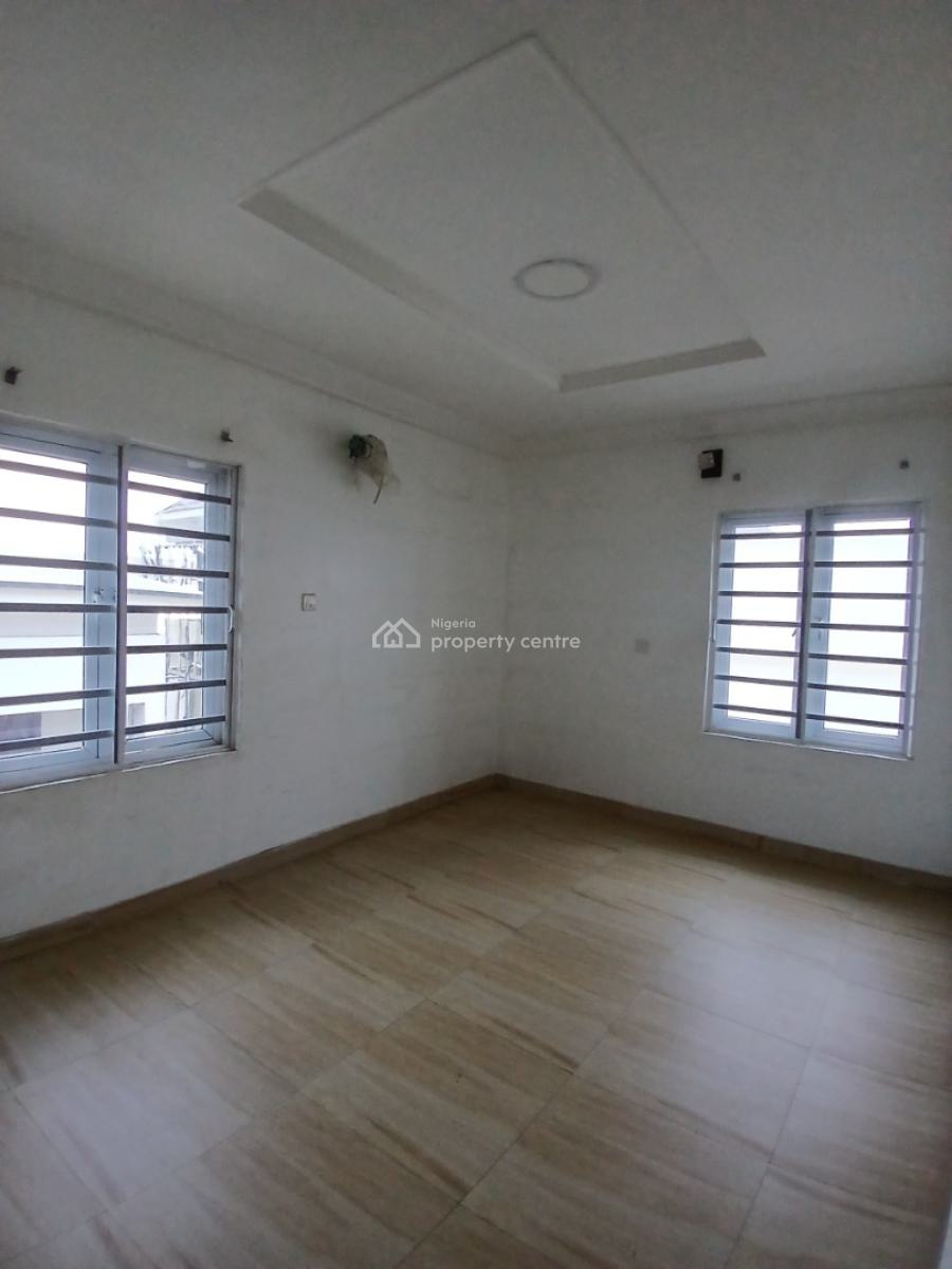 Well Maintained 3bedroom Flat Upstairs Apartment, Off Spg Road, Ologolo, Ologolo, Lekki, Lagos, Flat / Apartment for Rent