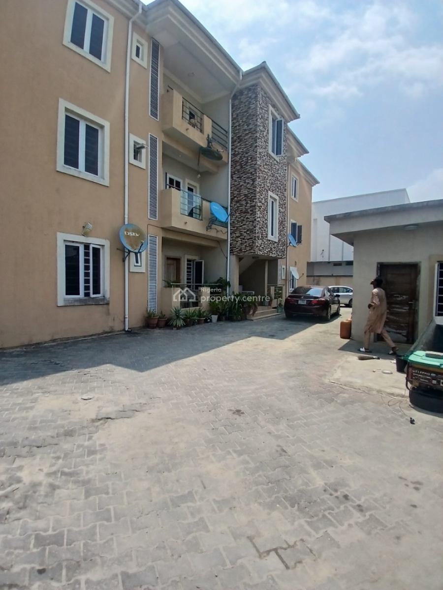 Well Maintained 3bedroom Flat Upstairs Apartment, Off Spg Road, Ologolo, Ologolo, Lekki, Lagos, Flat / Apartment for Rent