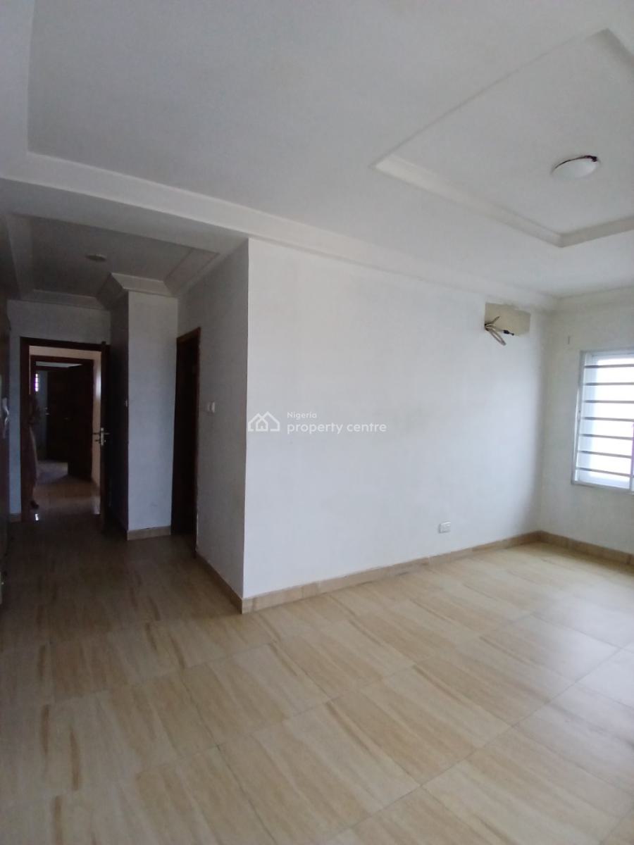 Well Maintained 3bedroom Flat Upstairs Apartment, Off Spg Road, Ologolo, Ologolo, Lekki, Lagos, Flat / Apartment for Rent