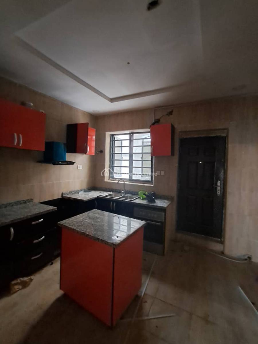 Serviced 3-bedroom Terrace with a Room Bq, Ologolo Lekki, Lekki, Lagos, Terraced Duplex for Rent