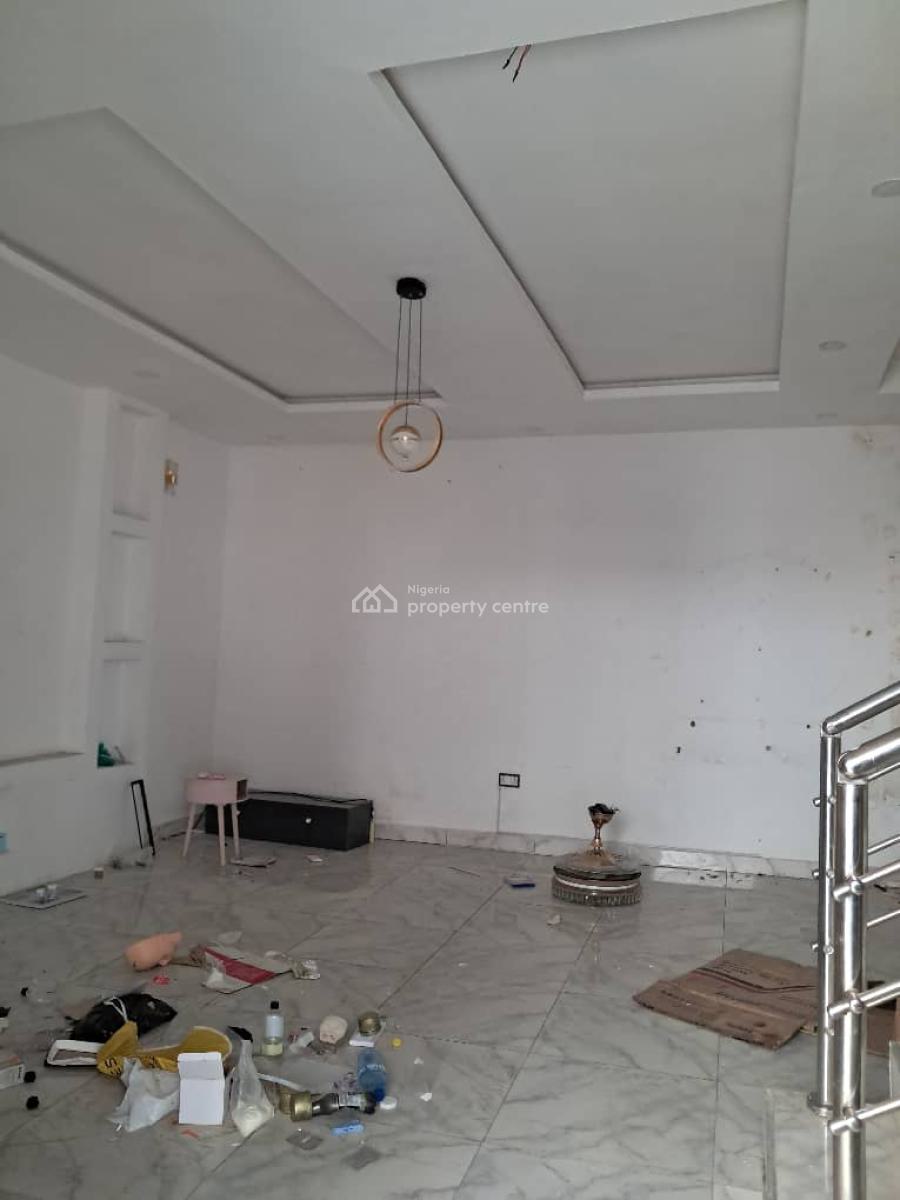 Serviced 3-bedroom Terrace with a Room Bq, Ologolo Lekki, Lekki, Lagos, Terraced Duplex for Rent