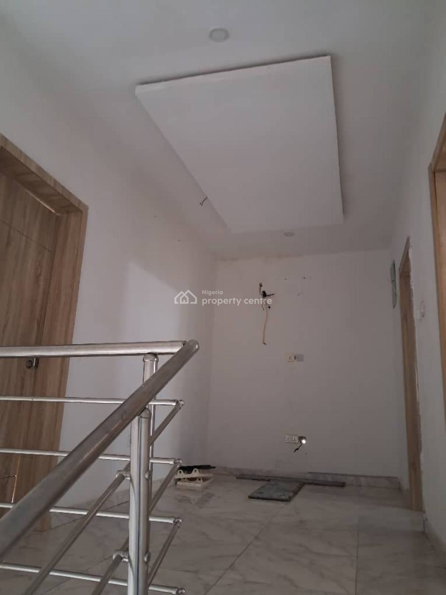 Serviced 3-bedroom Terrace with a Room Bq, Ologolo Lekki, Lekki, Lagos, Terraced Duplex for Rent