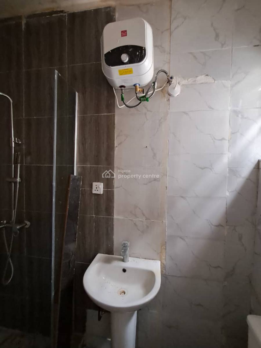 Serviced 3-bedroom Terrace with a Room Bq, Ologolo Lekki, Lekki, Lagos, Terraced Duplex for Rent